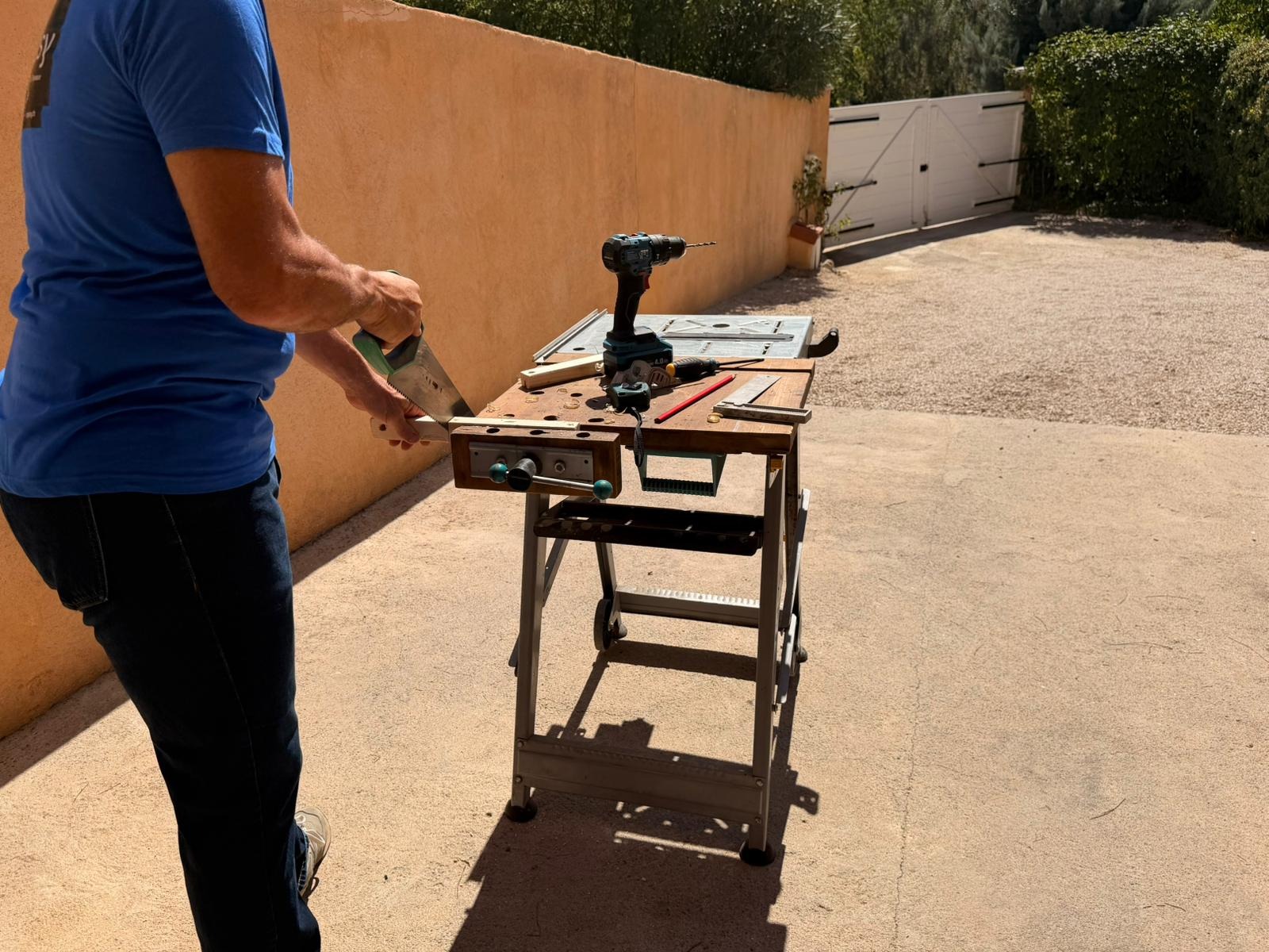 Découpe de bois à la scie